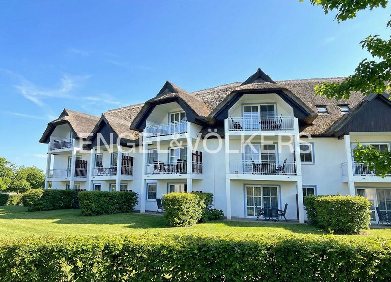 Großzügiges Appartement mit Wasserblick im Golfresort Balm
